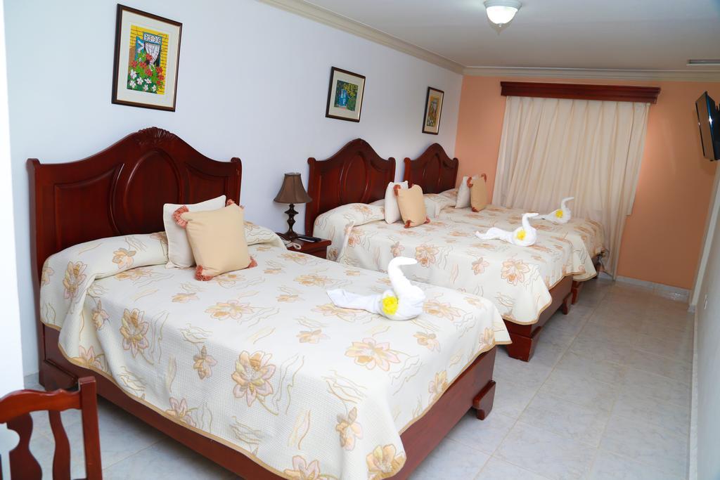 סנטיאגו דה לוס קבאלרוס Hotel Los Jardines מראה חיצוני תמונה