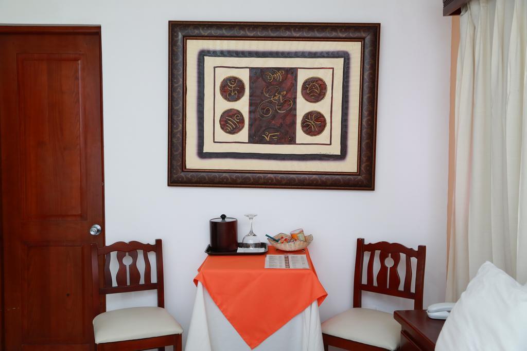 סנטיאגו דה לוס קבאלרוס Hotel Los Jardines מראה חיצוני תמונה