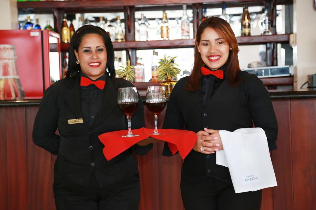 סנטיאגו דה לוס קבאלרוס Hotel Los Jardines מראה חיצוני תמונה