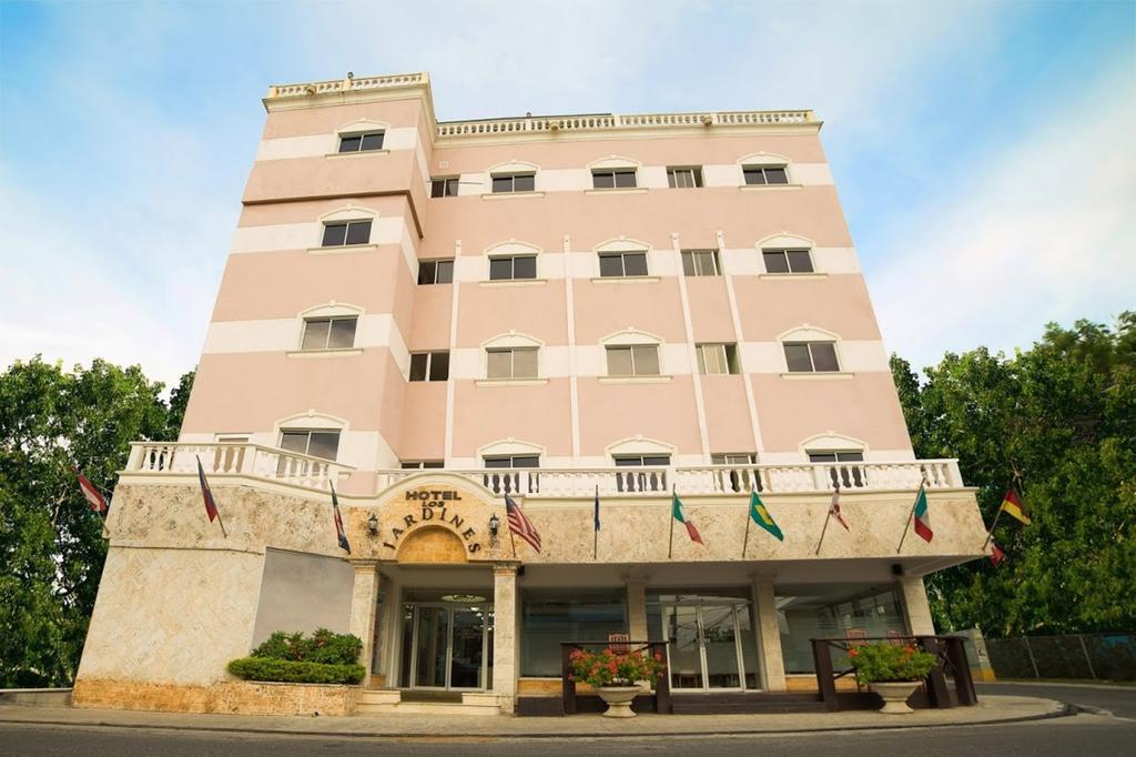 סנטיאגו דה לוס קבאלרוס Hotel Los Jardines מראה חיצוני תמונה