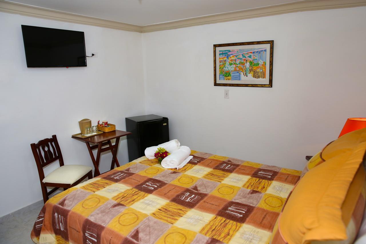 סנטיאגו דה לוס קבאלרוס Hotel Los Jardines מראה חיצוני תמונה