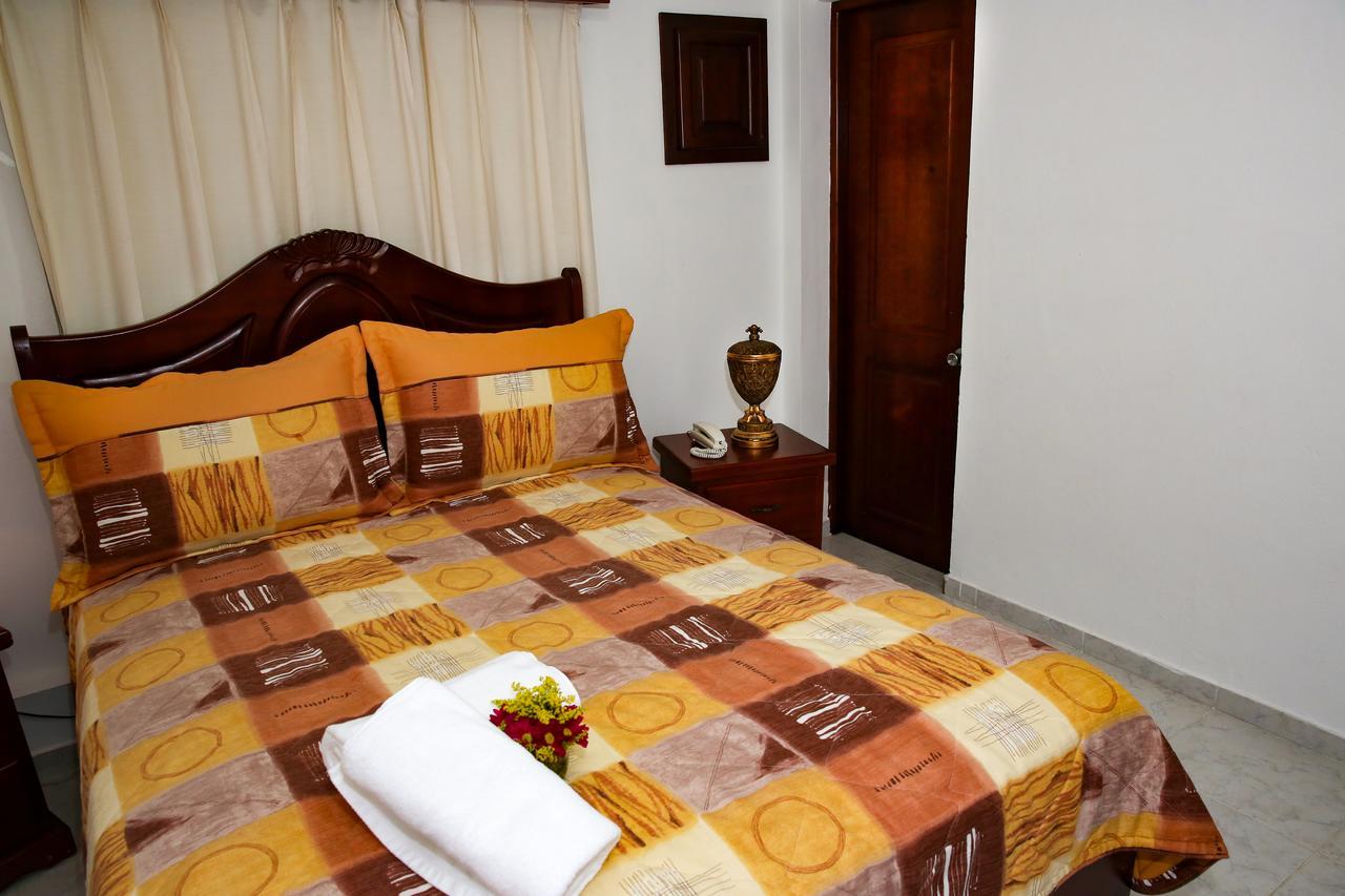 סנטיאגו דה לוס קבאלרוס Hotel Los Jardines מראה חיצוני תמונה