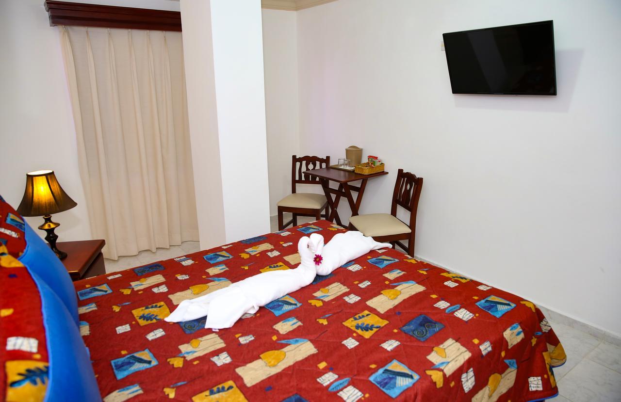סנטיאגו דה לוס קבאלרוס Hotel Los Jardines מראה חיצוני תמונה