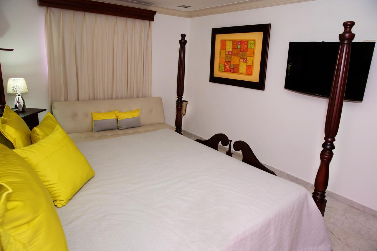 סנטיאגו דה לוס קבאלרוס Hotel Los Jardines מראה חיצוני תמונה