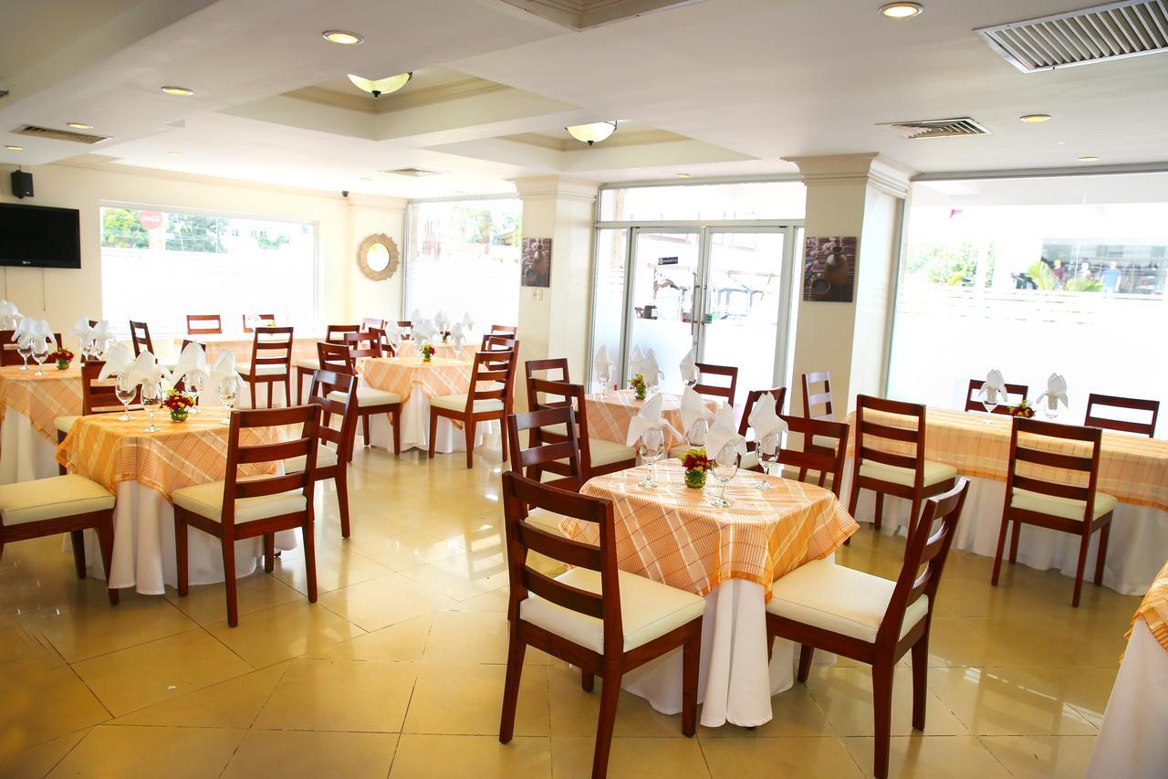 סנטיאגו דה לוס קבאלרוס Hotel Los Jardines מראה חיצוני תמונה