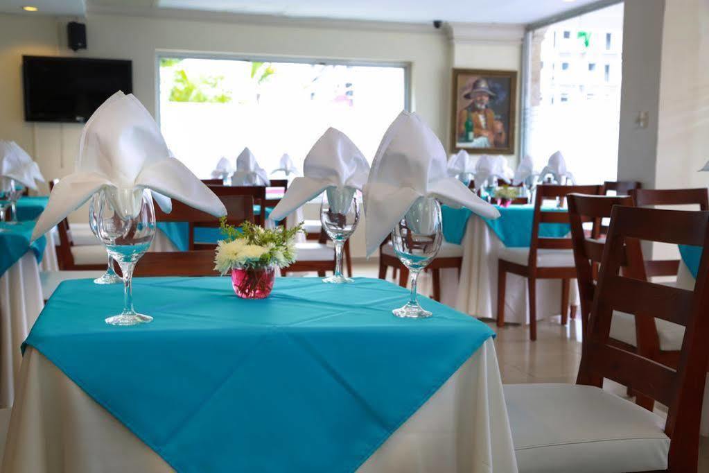 סנטיאגו דה לוס קבאלרוס Hotel Los Jardines מראה חיצוני תמונה